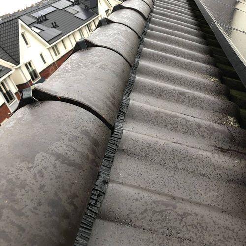 De diensten van dakspecialist in Aarle-Rixtel Nieuwe laag bitumen